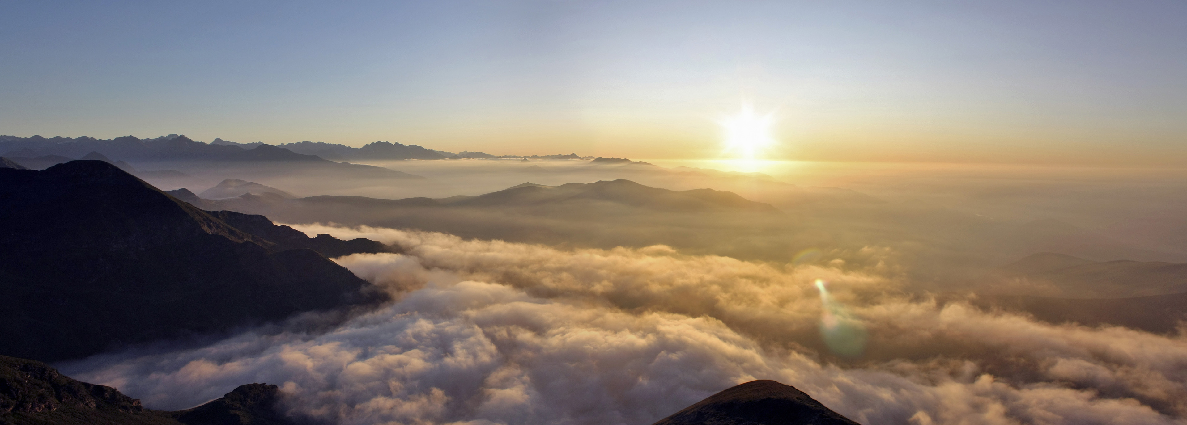 lever de soleil et mer de nuages depuis le Montaigu